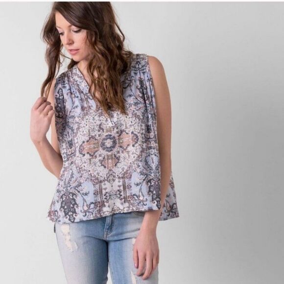 FREE PEOPLE Darcy Swing Sleeveless Blue and White Abstract Print Top Size Medium - Picture 11 of 12